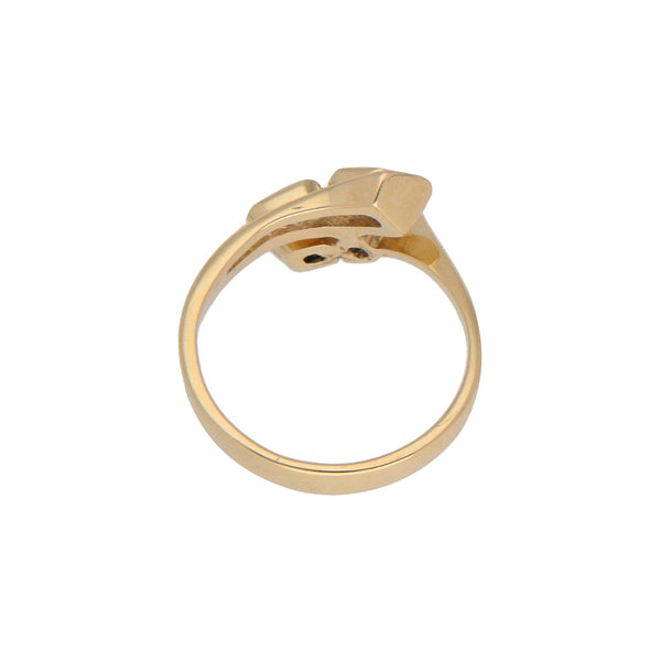Anillo ondulado con sintéticos en oro amarillo 18 kilates.
