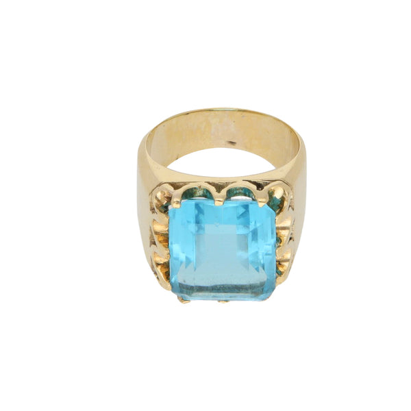 Anillo diseño especial con sintético en oro amarillo 14 kilates.