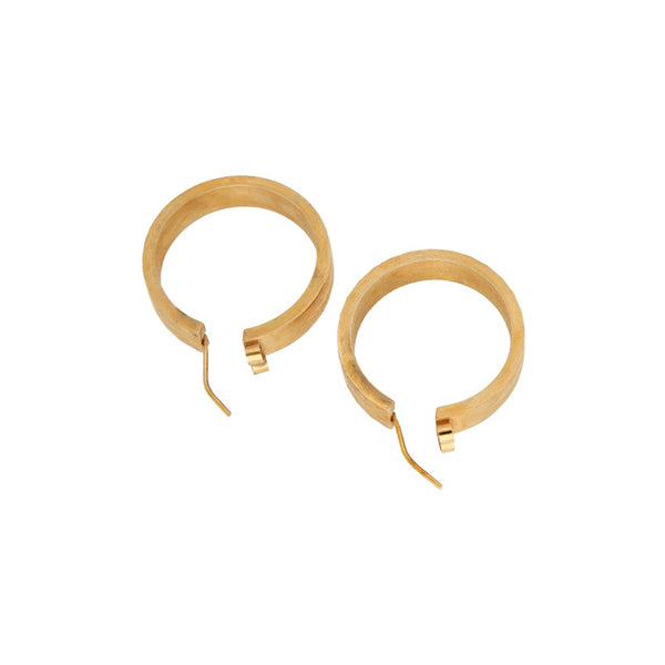 Arracadas facetadas en oro amarillo 18 kilates.