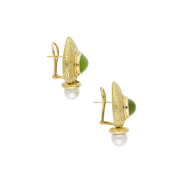 Aretes labrados con perla y sintético en oro amarillo 18 kilates.