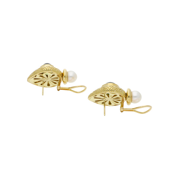Aretes labrados con perla y sintético en oro amarillo 18 kilates.