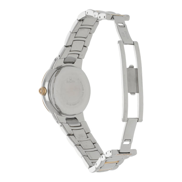 Reloj Bulova para dama en acero/Chapa.