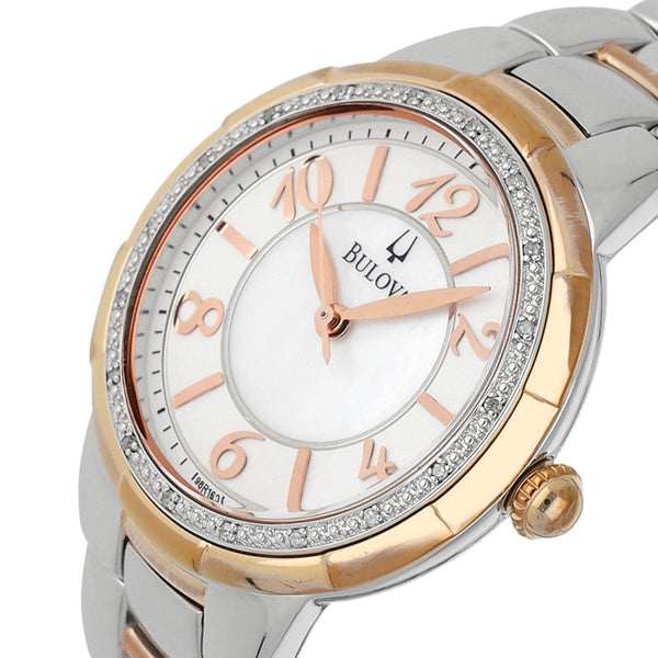 Reloj Bulova para dama en acero/Chapa.