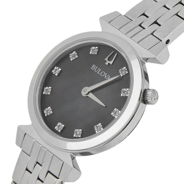 Reloj Bulova para dama en acero inoxidable.
