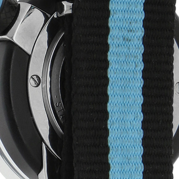 Reloj Bomberg para dama en acero y textil.
