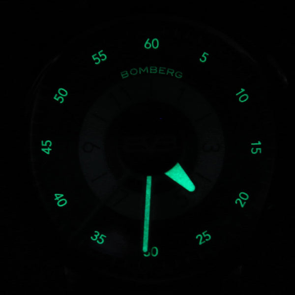 Reloj Bomberg para dama en acero y textil.