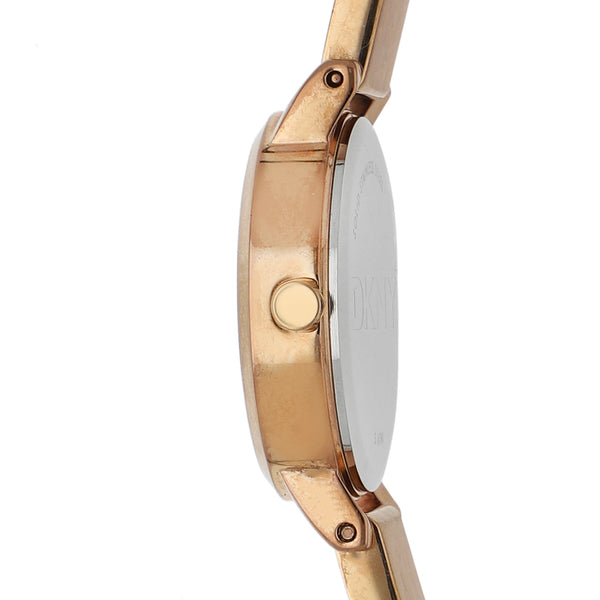 Reloj DKNY para dama en acero / chapa.