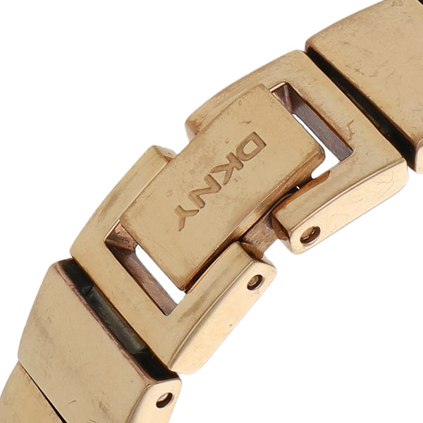 Reloj DKNY para dama en acero / chapa.