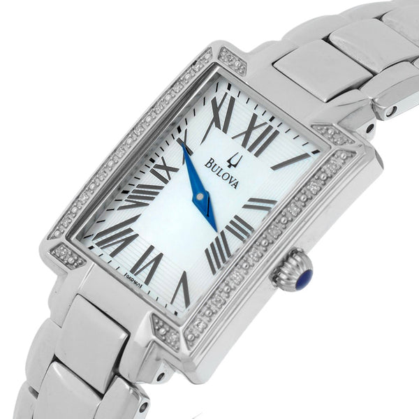 Reloj Bulova para dama en acero inoxidable.