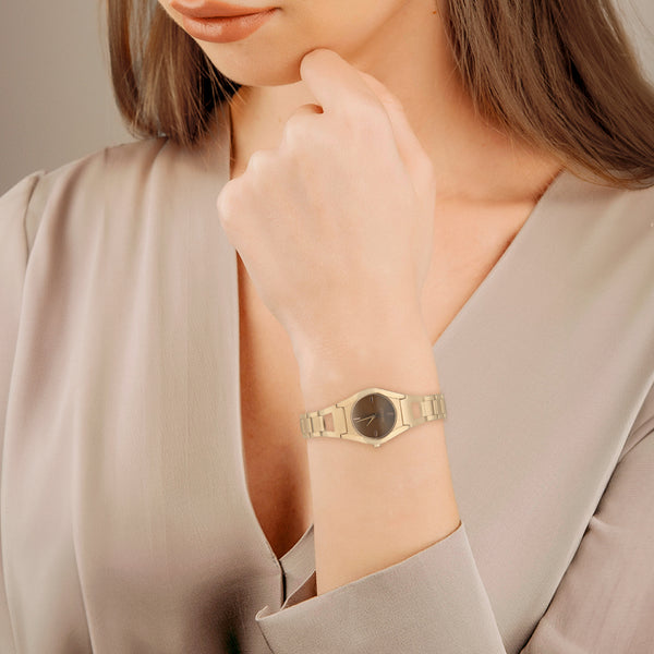 Reloj Citizen para dama en acero chapa.