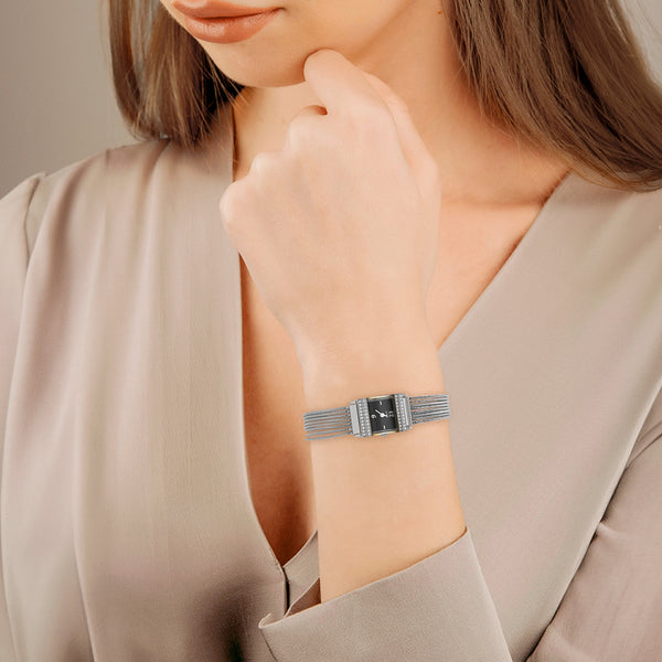 Reloj Guess para dama en acero inoxidable.