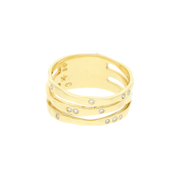 Anillo facetado con diamantes en oro amarillo 18 kilates.