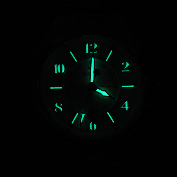 Reloj Bulova para dama en acero inoxidable.