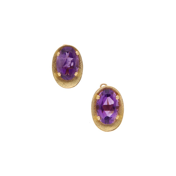 Aretes diseño especial con sintéticos en oro amarillo 18 kilates.