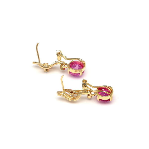 Aretes diseño especial con monzanitas y sintéticos en oro amarillo 14 kilates.