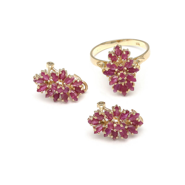 Juego de anillo y aretes diseño especial con rubíes en oro amarillo 14 kilates.