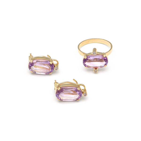 Juego de anillo y aretes diseño especial con amatista y sintéticos en oro amarillo 14 kilates.