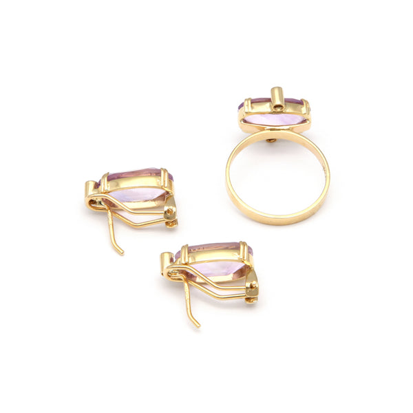 Juego de anillo y aretes diseño especial con amatista y sintéticos en oro amarillo 14 kilates.