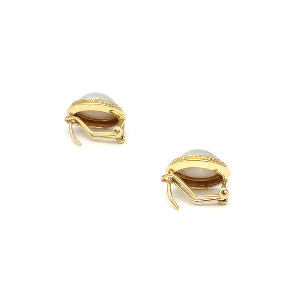 Aretes torzal con media perla en oro amarillo 14 kilates.