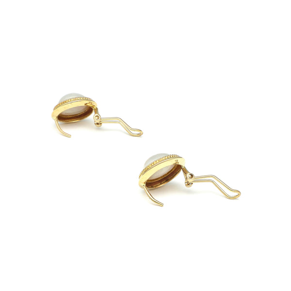 Aretes torzal con media perla en oro amarillo 14 kilates.