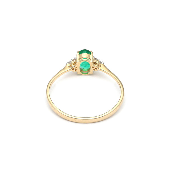 Anillo diseño especial con diamantes y esmeralda en oro amarillo 14 kilates.