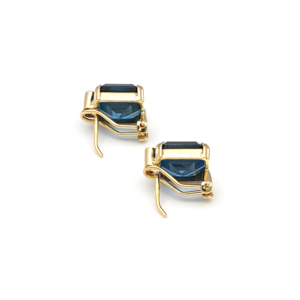 Aretes diseño especial con blue London y circonias en oro amarillo 14 kilates.