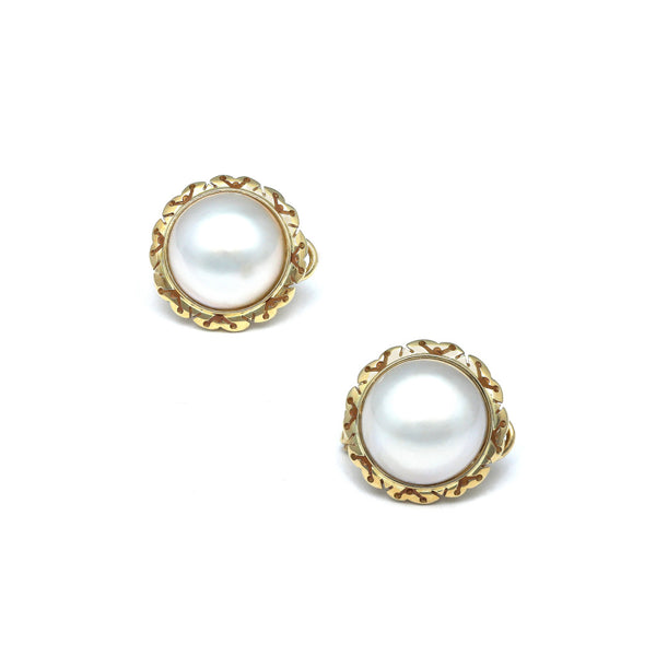 Aretes diseño especial con medias perlas en oro amarillo 14 kilates.