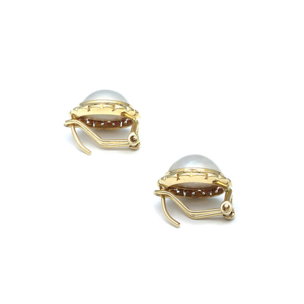 Aretes diseño especial con medias perlas en oro amarillo 14 kilates.