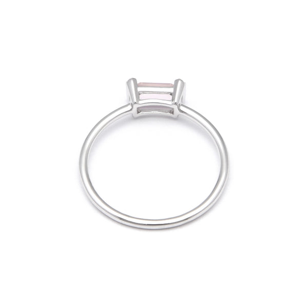 Anillo diseño especial con diamantes y cuarzo en oro blanco 14 kilates.