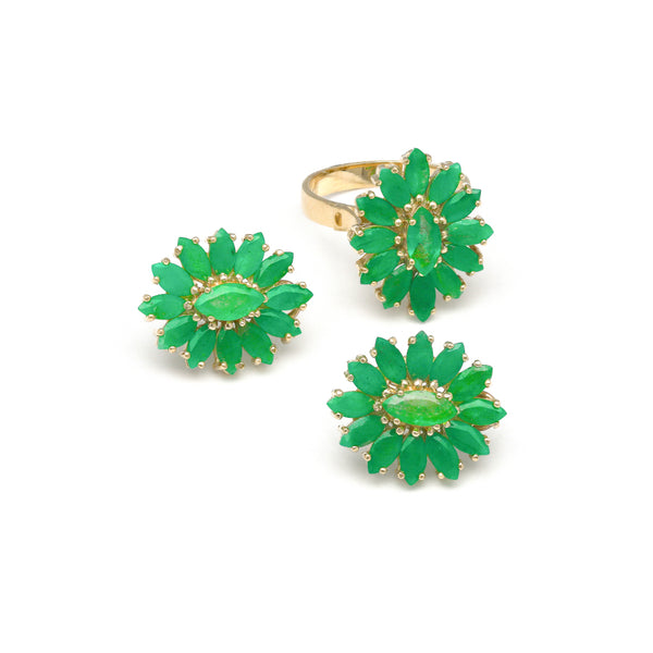 Juego de anillo y aretes diseño especial con esmeraldas en oro amarillo 14 kilates.