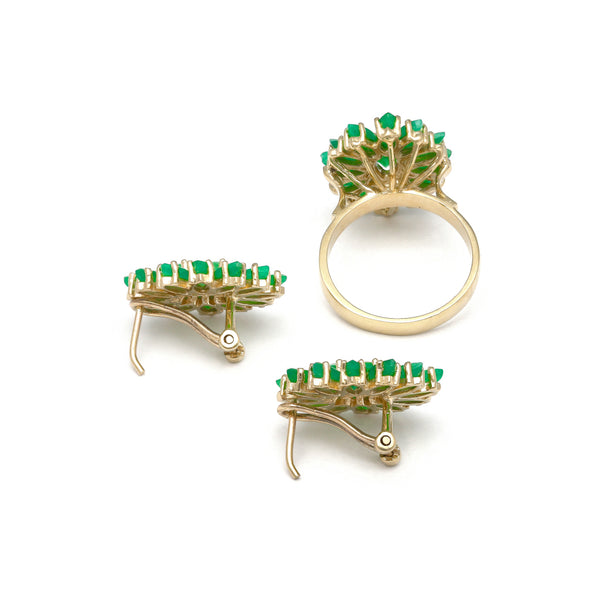 Juego de anillo y aretes diseño especial con esmeraldas en oro amarillo 14 kilates.