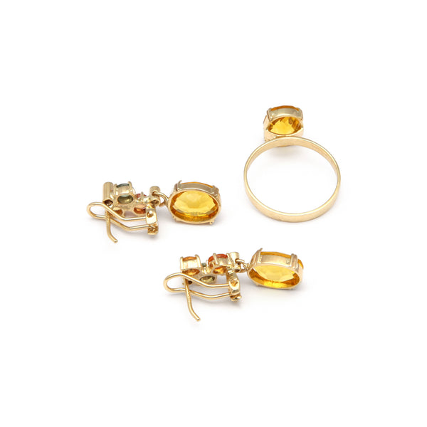 Juego de aretes y anillo diseño especial con citrino y circonias en oro amarillo 14 kilates.
