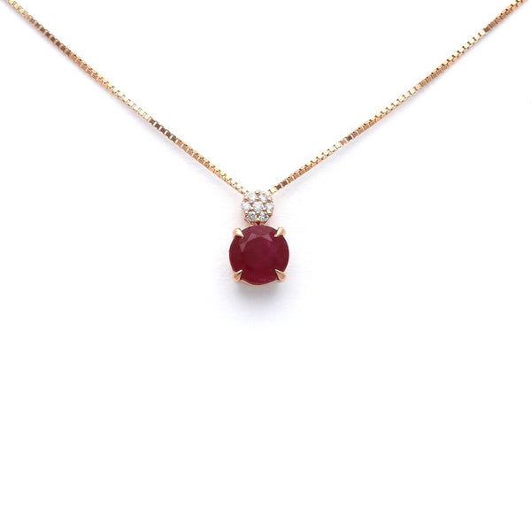 Gargantilla eslabón cuadrado cruzado y dije diseño especial con diamantes y rubies en oro rosa 14 kilates.