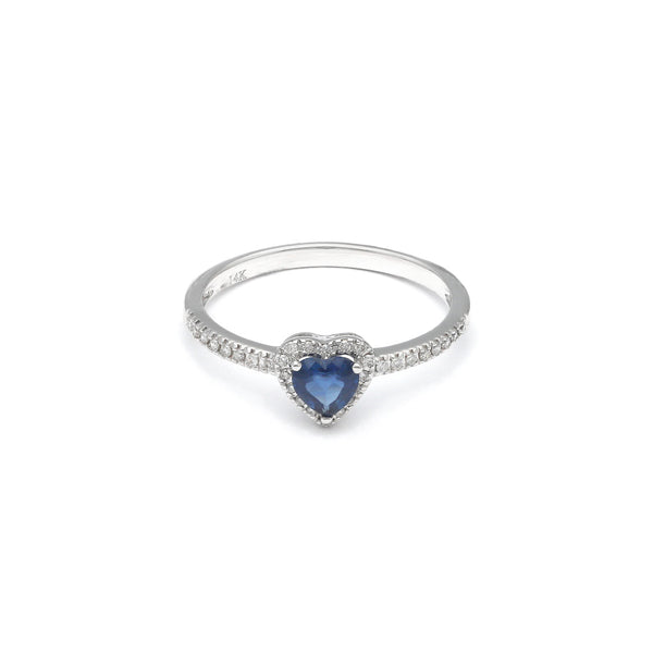 Anillo diseño especial motivo corazón con diamantes y zafiro en oro blanco 14 kilates.