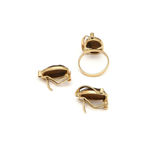 Juego de anillo y aretes diseño especial con ojo de tigre y sintéticos en oro amarillo 14 kilates.