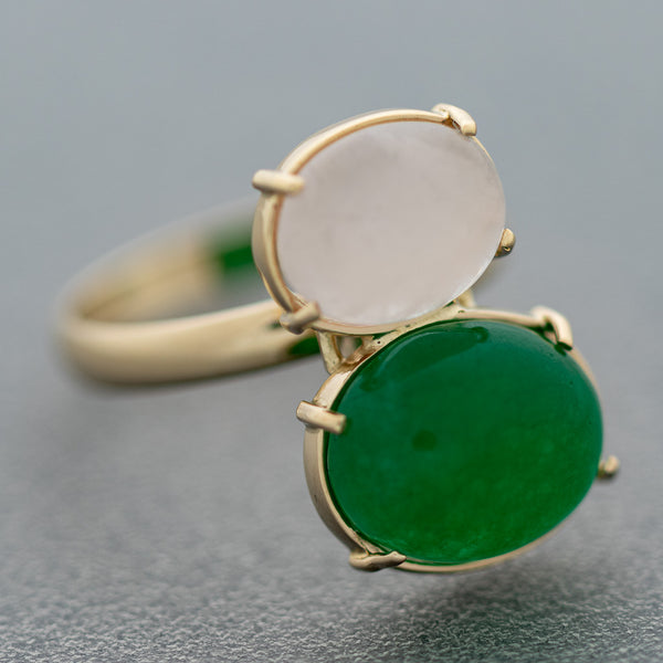 Juego de aretes y anillos con jade y piedra de luna en oro amarillo 14 kilates.