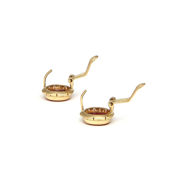 Juego de anillo y aretes calados con agata en oro amarillo 14 kilates.