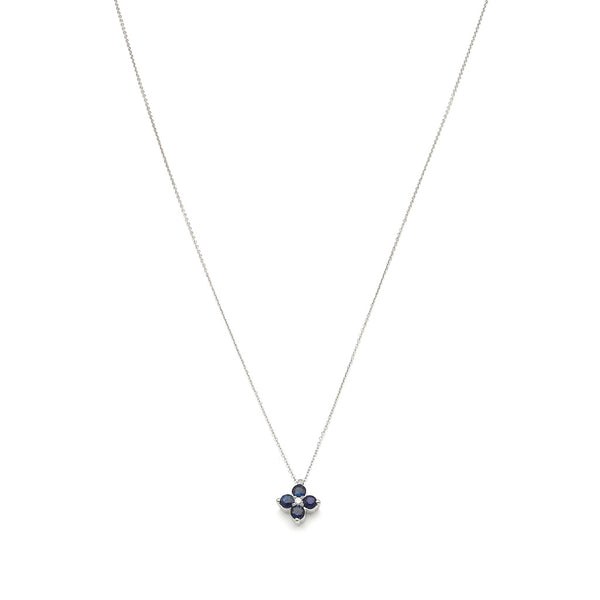 Gargantilla eslabón cruzado y dije diseño especial con diamantes y zafiro en oro blanco 14 kilates.