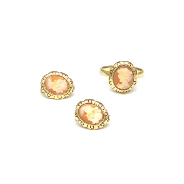 Juego de anillo y aretes diseño especial motivo dama en oro amarillo 14 kilates.