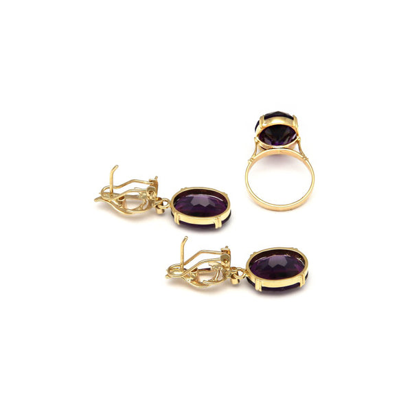 Juego de anillo y aretes diseño especial con amatista y sintéticos en oro amarillo 14 kilates.