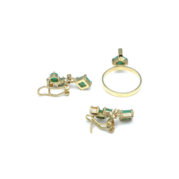 Juego de anillo y aretes diseño especial con diamantes y esmeraldas en oro amarillo 14 kilates.