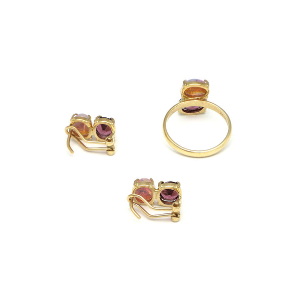 Juego de anillo y aretes diseño especial con amatistas y ópalos en oro amarillo 14 kilates.