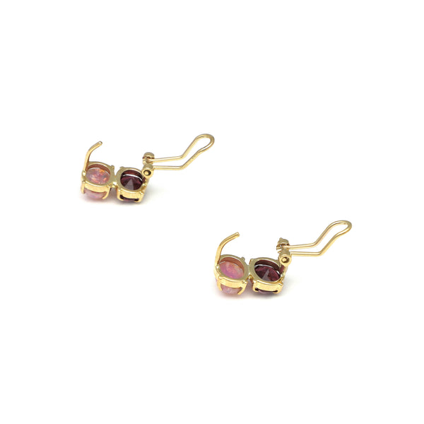 Juego de anillo y aretes diseño especial con amatistas y ópalos en oro amarillo 14 kilates.
