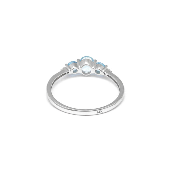 Anillo diseño especial con diamantes y topacios azules en oro blanco 14 kilates.