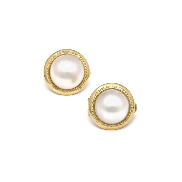 Aretes diseño especial con medias perlas en oro amarillo 14 kilates.
