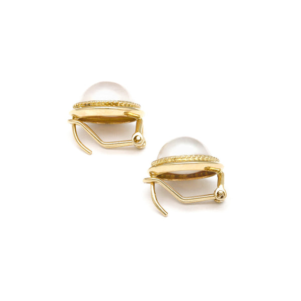 Aretes diseño especial con medias perlas en oro amarillo 14 kilates.