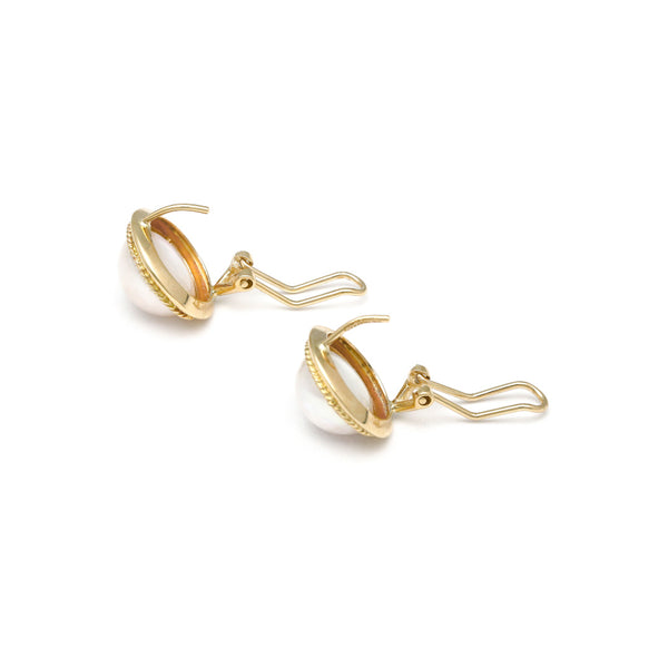 Aretes diseño especial con medias perlas en oro amarillo 14 kilates.