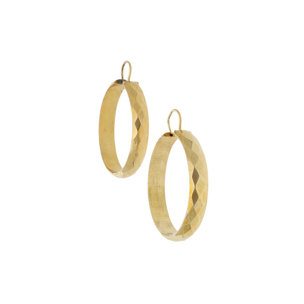 Arracadas facetadas en oro amarillo 18 kilates.
