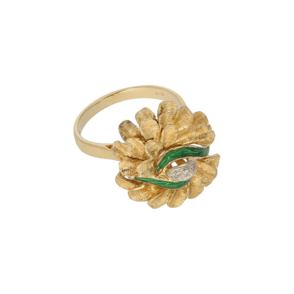 Anillo diseño especial con diamantes y esmalte en oro amarillo 18 kilates.