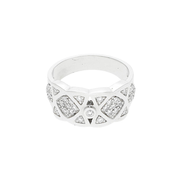 Anillo diseño especial con diamantes en oro blanco 14 kilates.